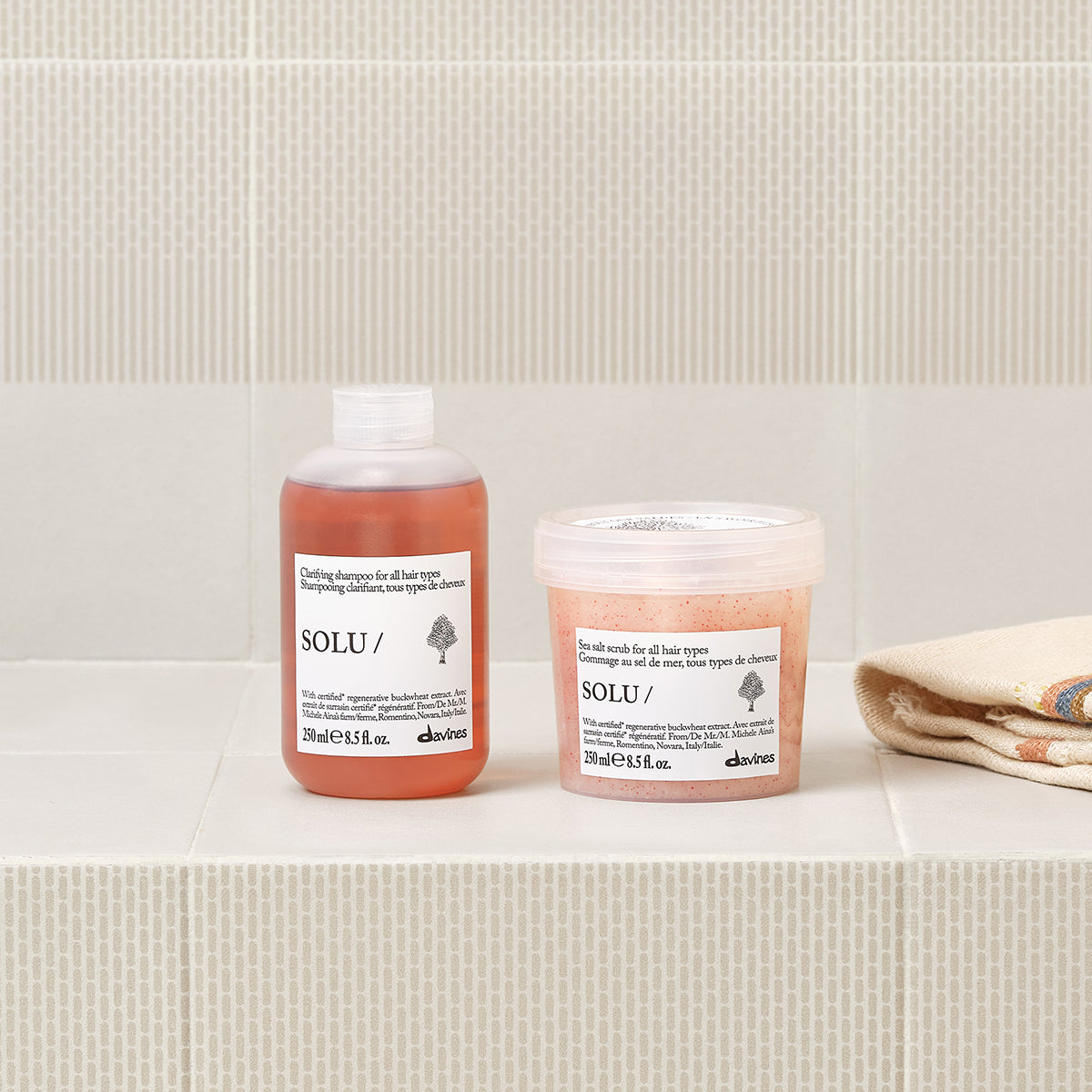 Davines Nederland SOLU Sea Salt Scrub - Diep reinigende zeezoutscrub voor alle haartypes.