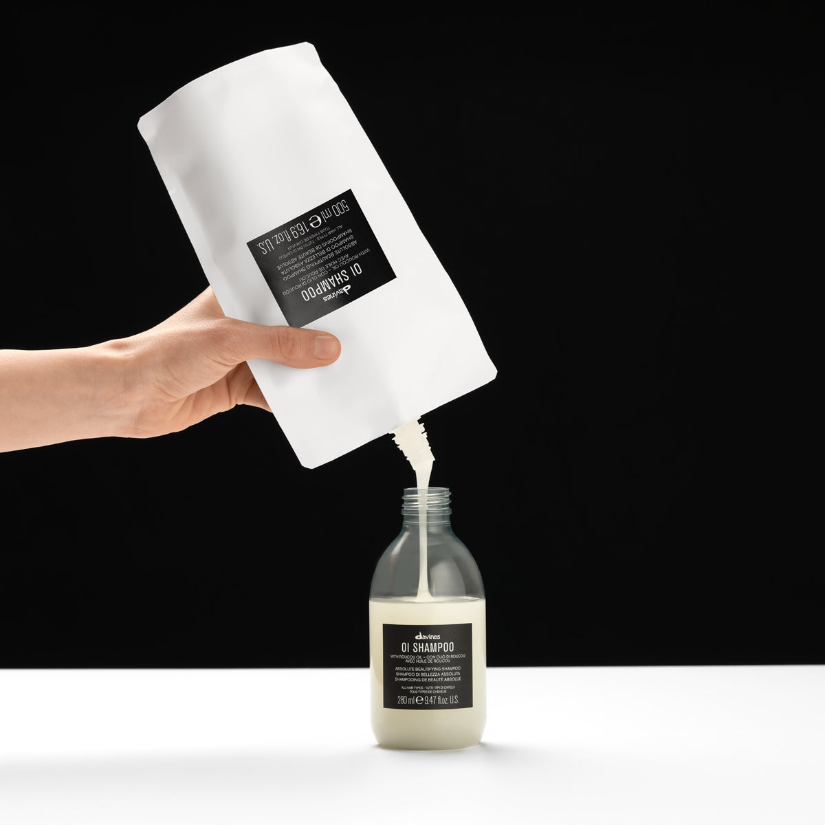 Davines Nederland OI Shampoo Refill Kit - Shampoo in standaardformaat met navulling voor stralend, glanzend en fluweelzacht haar.