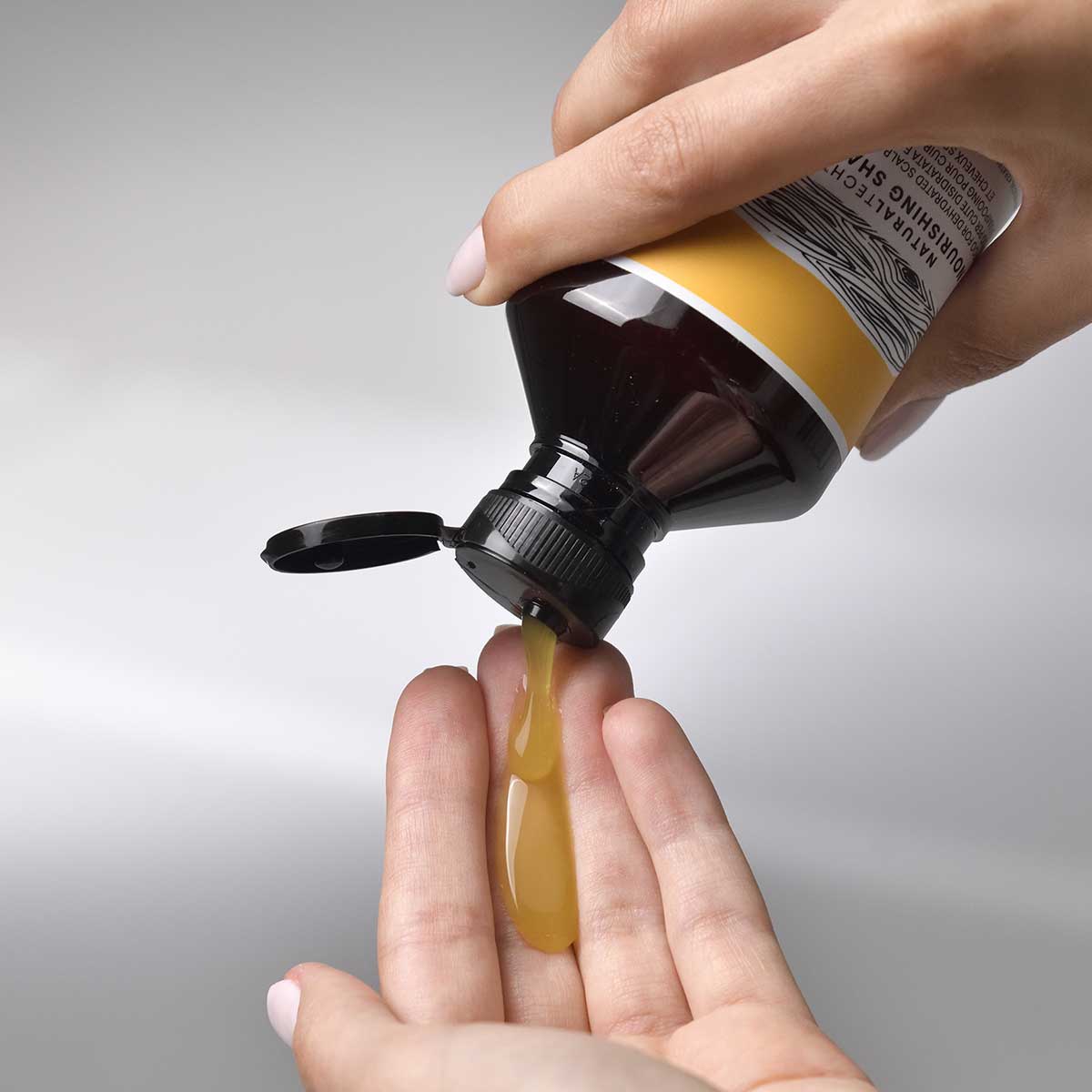 Davines Nederland NOURISHING Shampoo - Voedende shampoo voor een zeer droge hoofdhuid en extreem droog, broos haar.