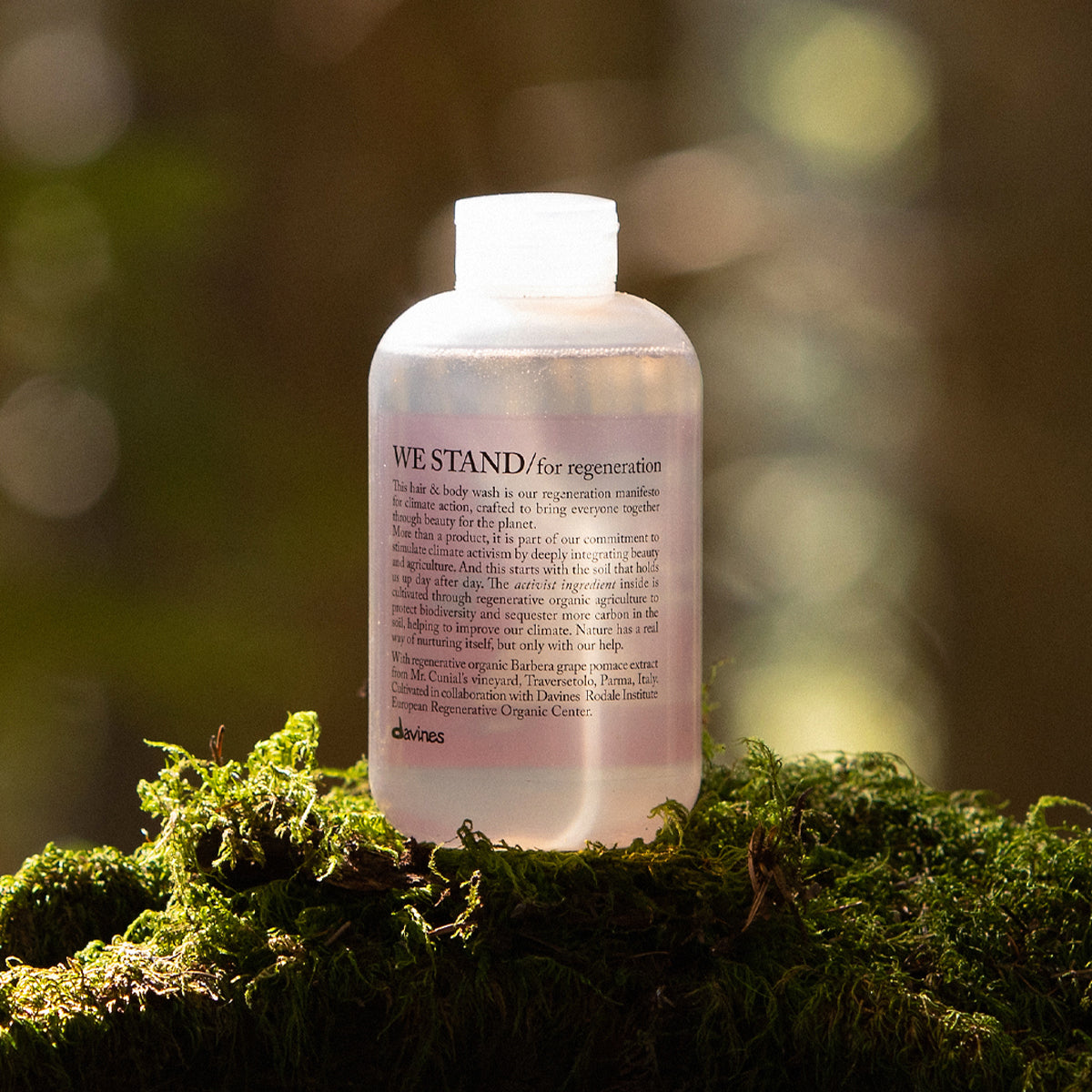WE STAND for regenaration Delicate hair & body wash die Davines Manifesto voor klimaatactie vertegenwoordigt. 250 ml Davines