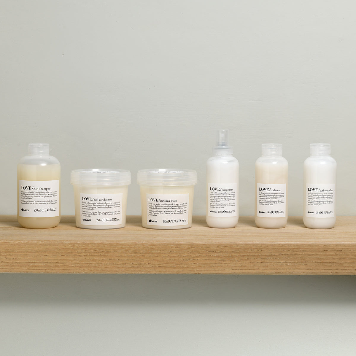 Translation missing: nl.products.general.vendor: ESSENTIAL HAIRCARE LOVE CURL Shampoo  Krulversterkende en temmende shampoo voor krullend of golvend haar.  -f1ebd7f9-d78e-423f-ab01-7aa53522e4e6