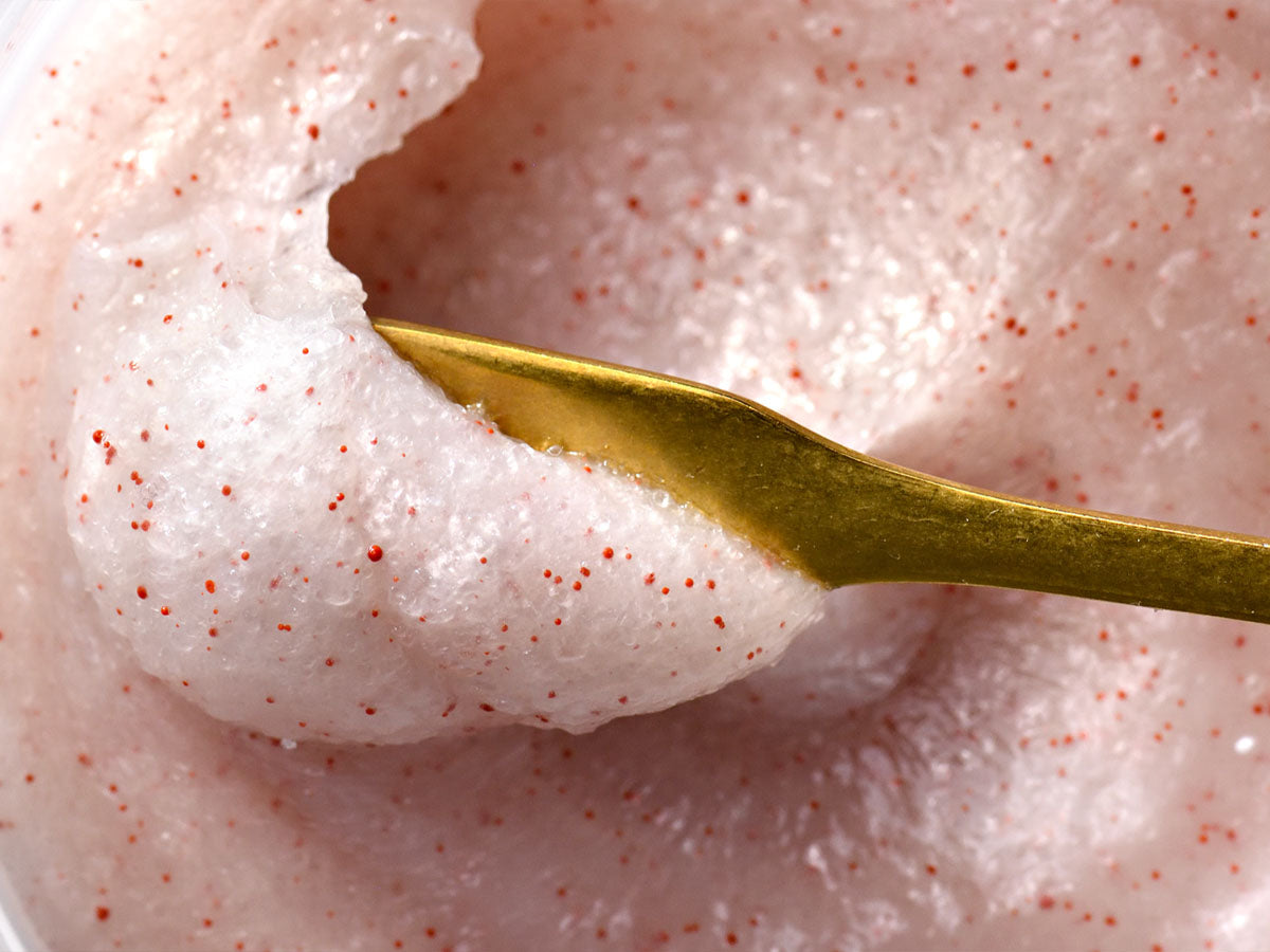 Waarom je een exfoliërende hoofdhuidscrub moet proberen