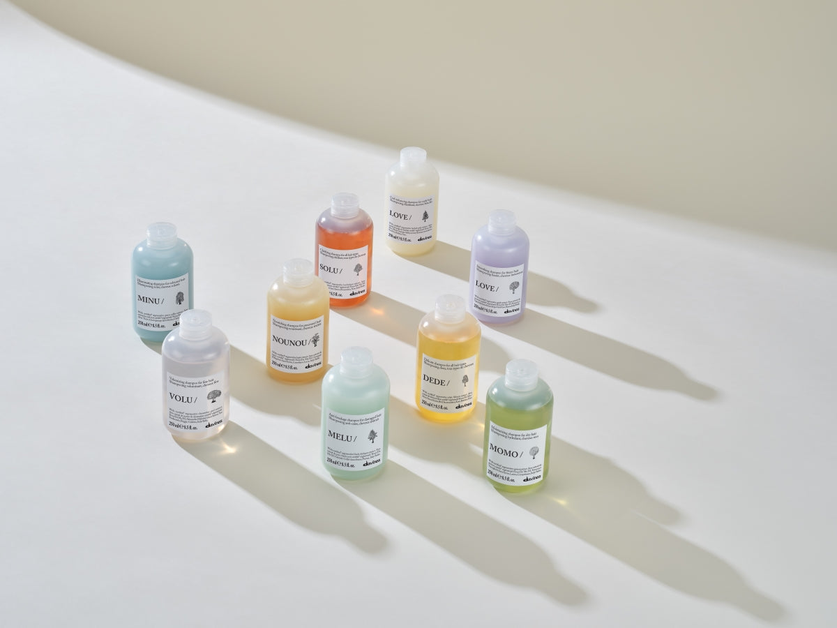 De etiketten van haarproducten ontcijferen: een gids voor consumenten over ingrediënten en claims