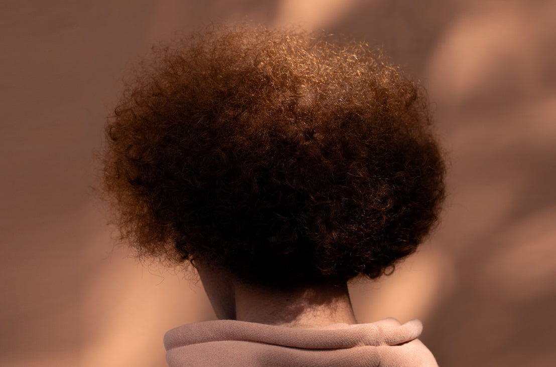 Mannen met krullend haar: verzorging & stylingtips | Davines