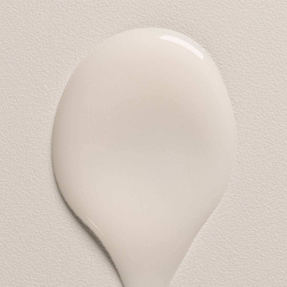 Translation missing: nl.products.general.vendor: MORE INSIDE This is a Curl Building Serum   Leave-in serum ideaal voor flexibele, krullende looks.  -100x.jpg?v=1745337044
